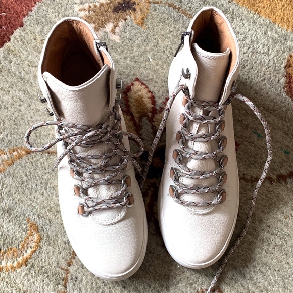 RELISTED — SIZE 9.5 AVAILABLE FOR PURCHASE Frye Lena Hiker - Picture 3 of 12